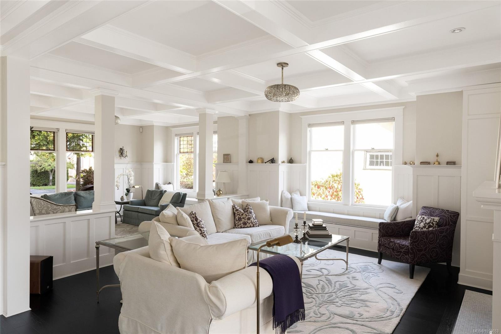 1033 Monterey Ave — listing photo 8 of 52
