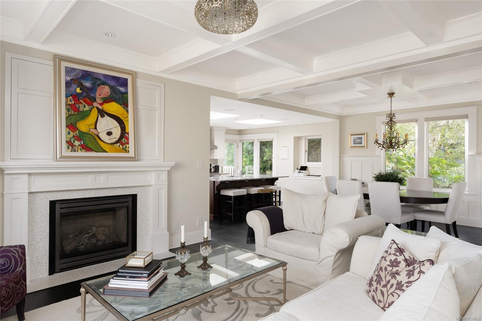 1033 Monterey Ave — listing photo 9 of 52