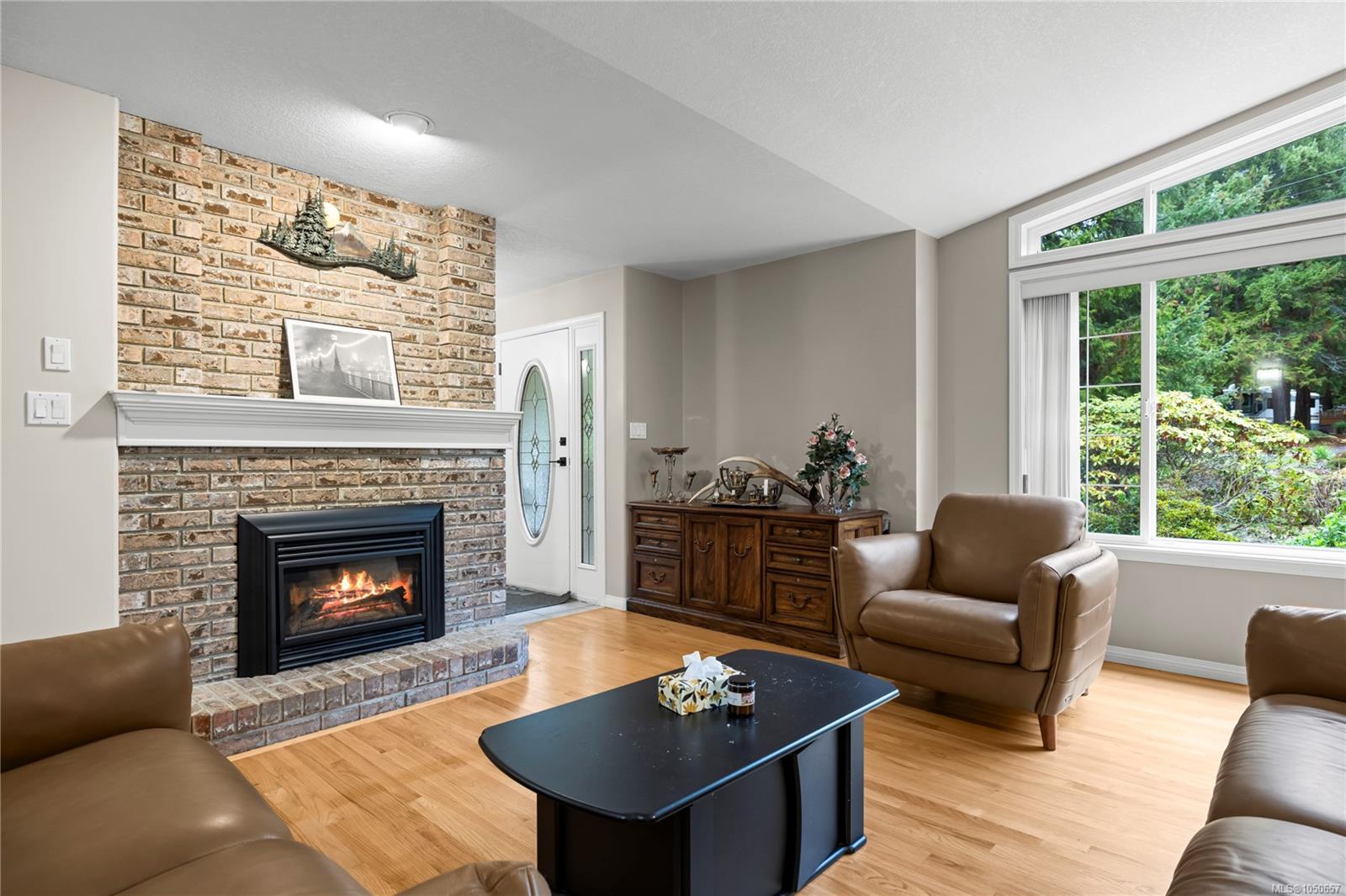 1730 Sangster Cres — listing photo 3 of 65