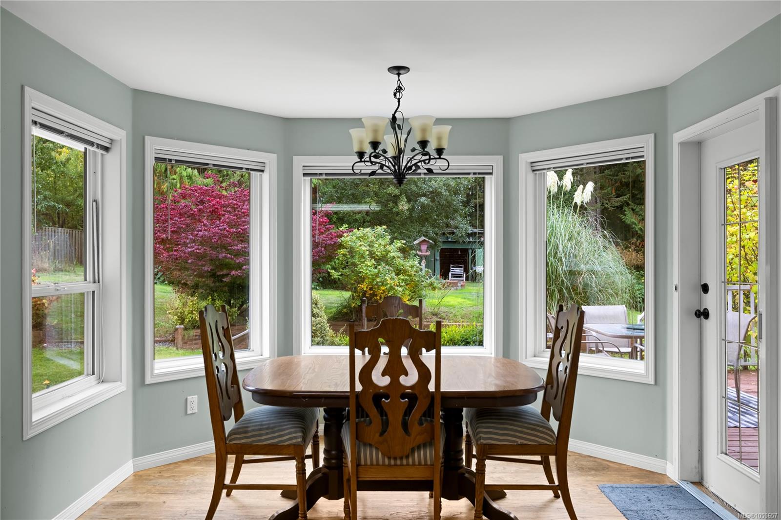 1730 Sangster Cres — listing photo 5 of 65