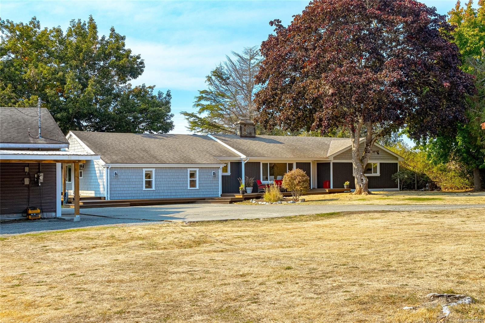 6390 Welch Rd — listing photo 3 of 62