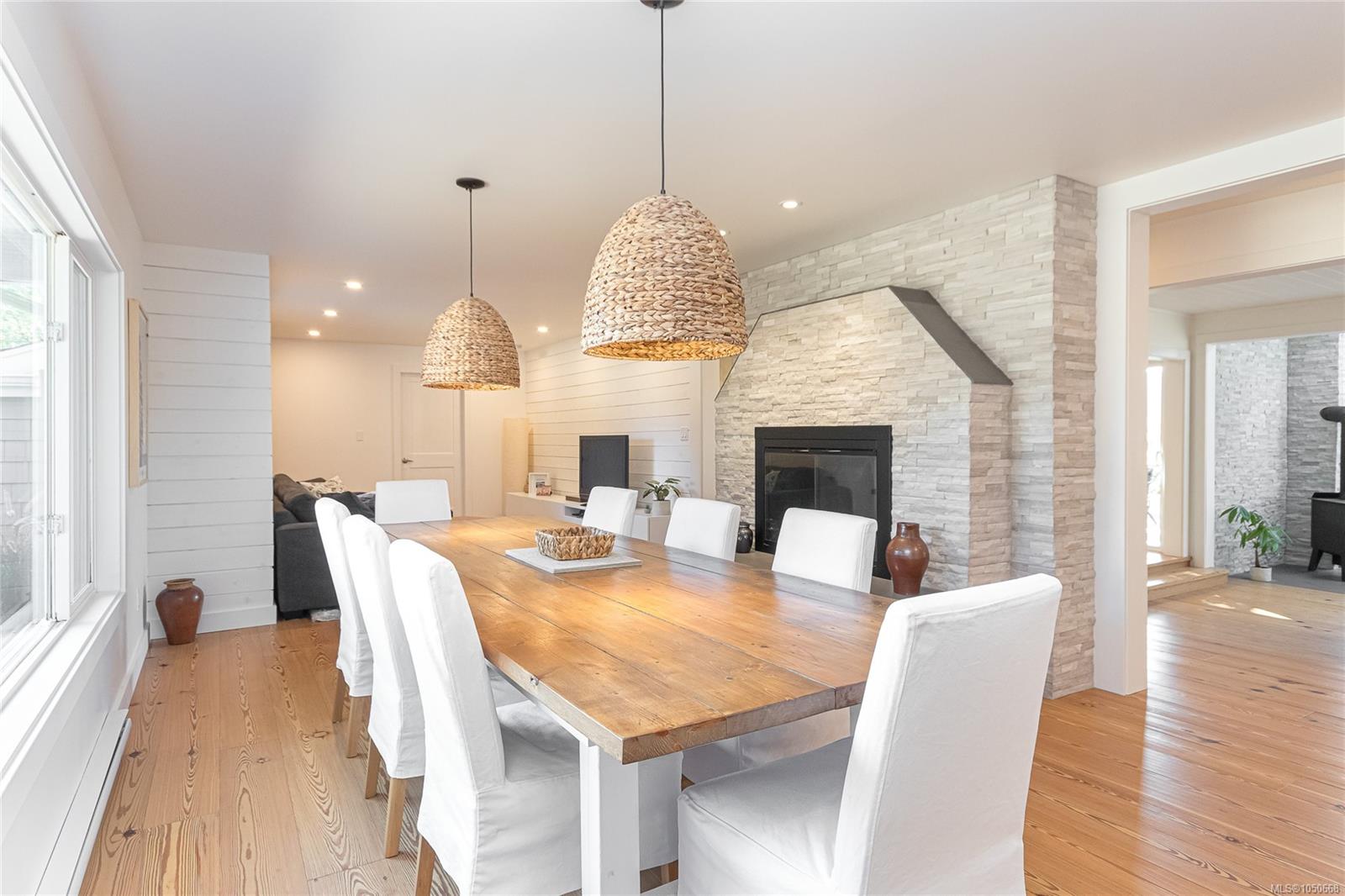 6390 Welch Rd — listing photo 5 of 62