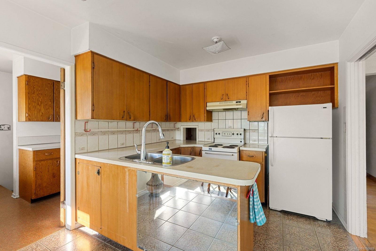 8625 Aldous Terr — listing photo 9 of 32
