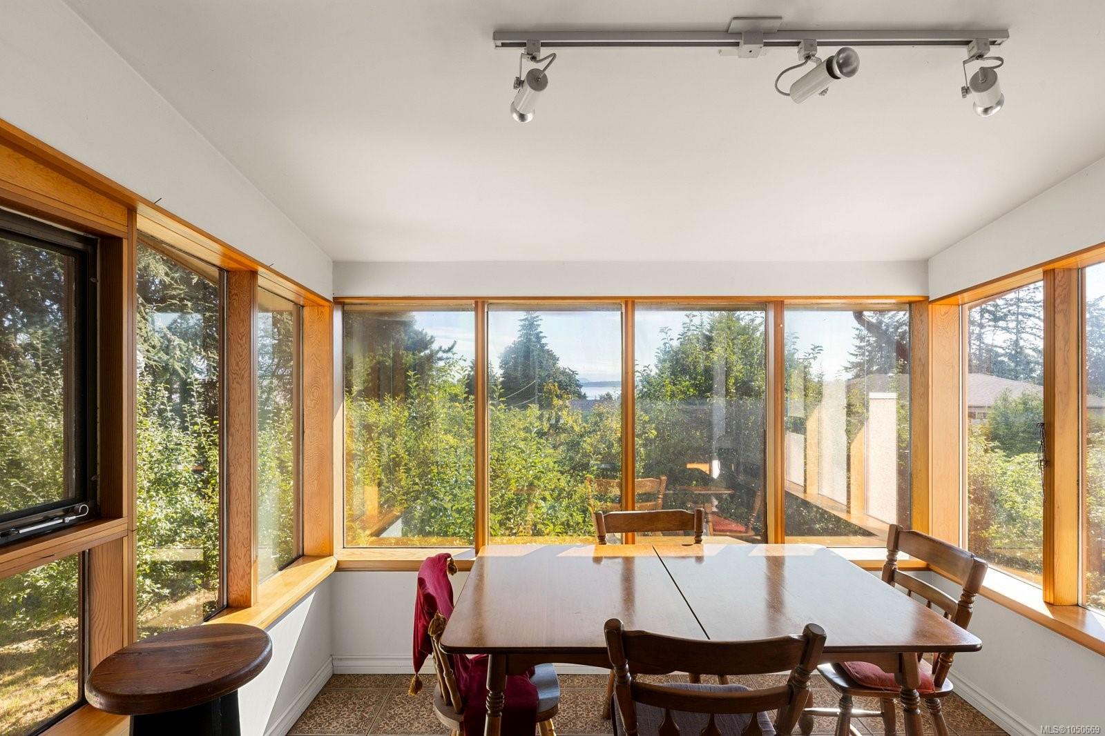 8625 Aldous Terr — listing photo 10 of 32