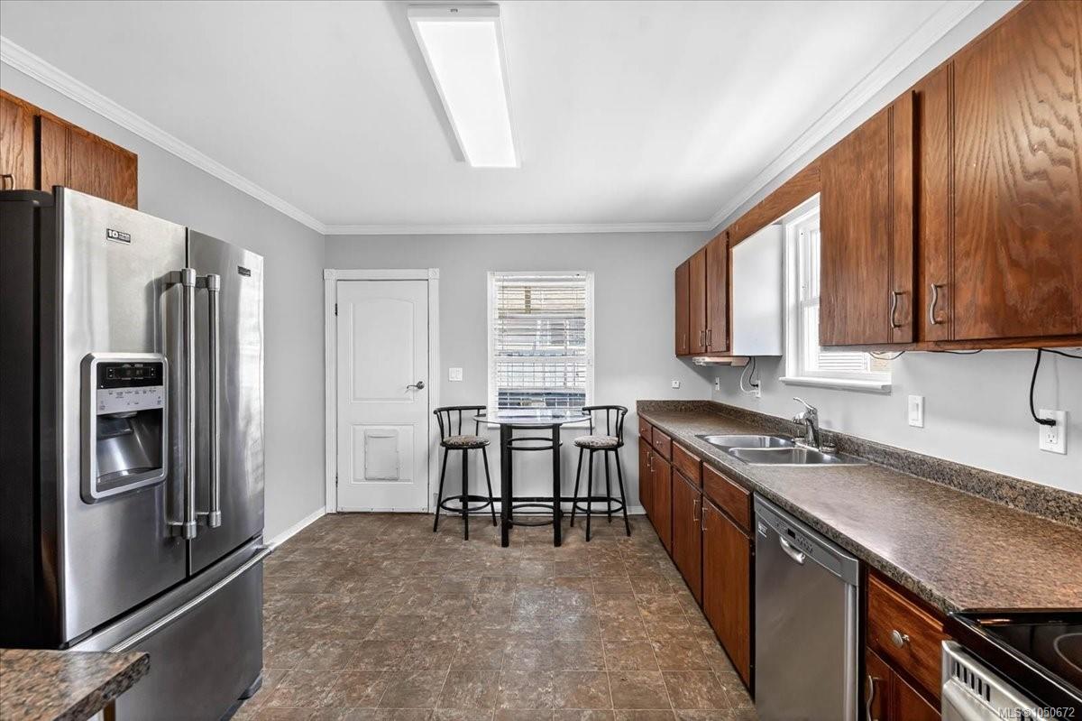2893 11th Ave — listing photo 12 of 51