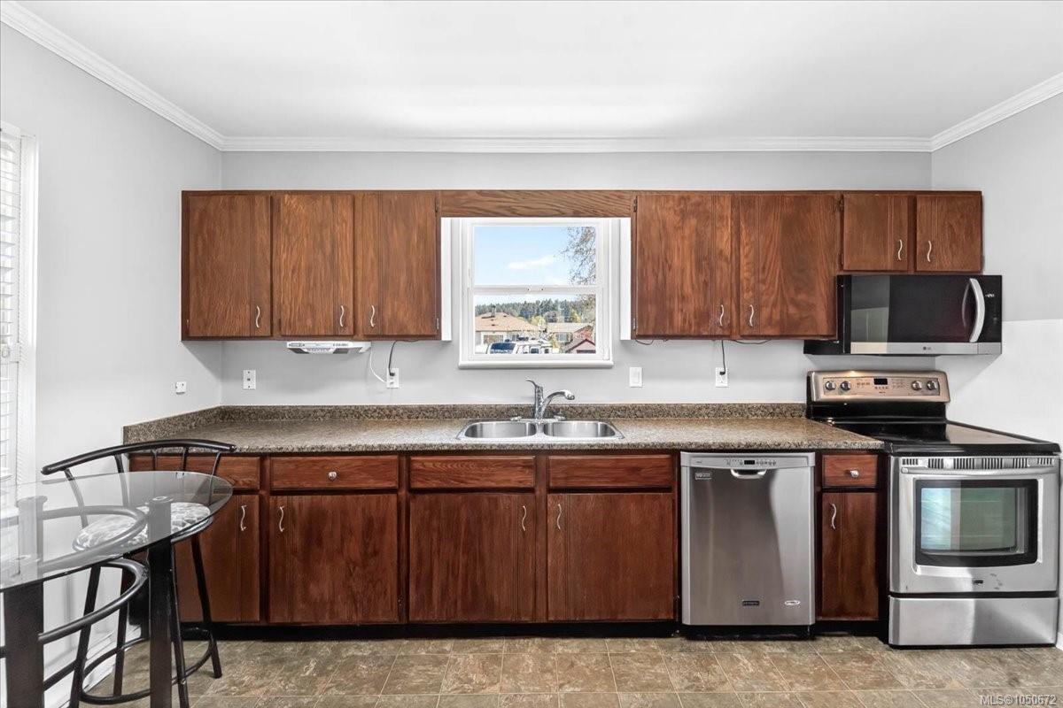 2893 11th Ave — listing photo 14 of 51