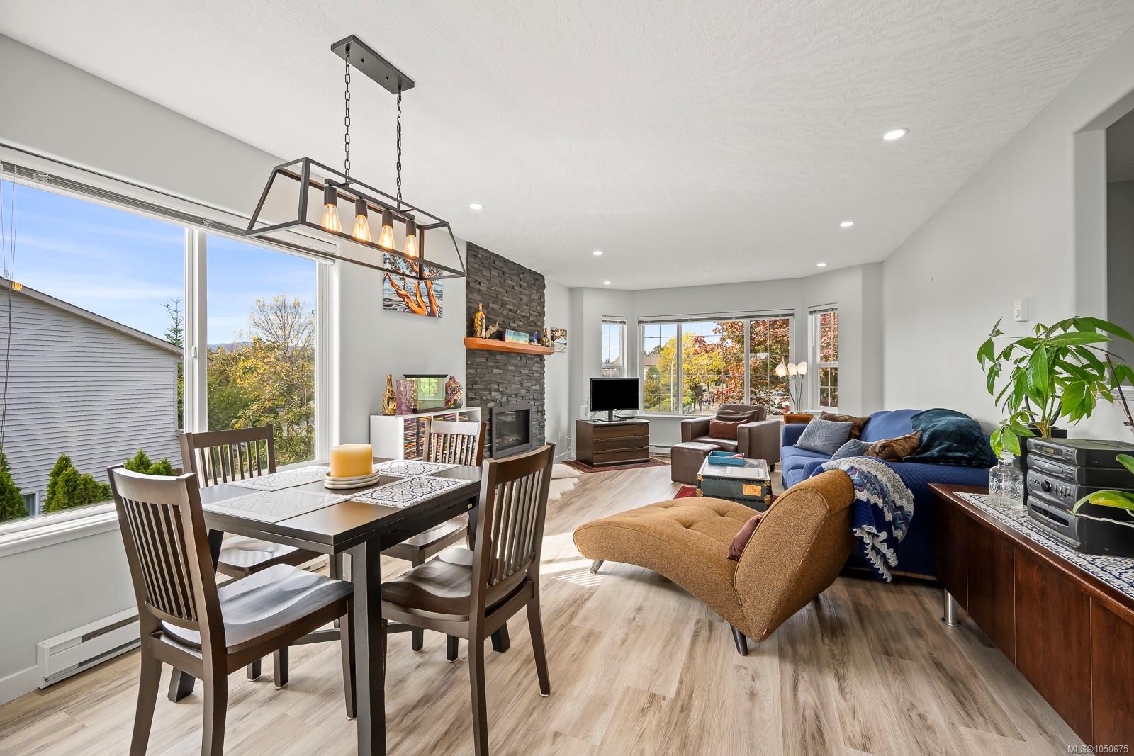 948 Brooks Pl — listing photo 9 of 31