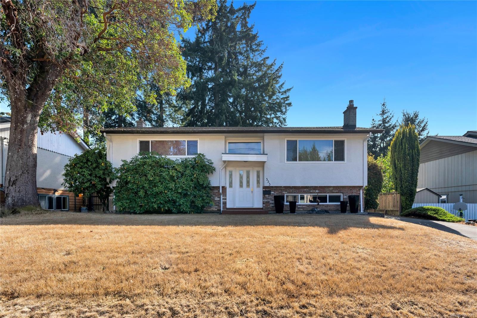 553 Acland Ave, Colwood