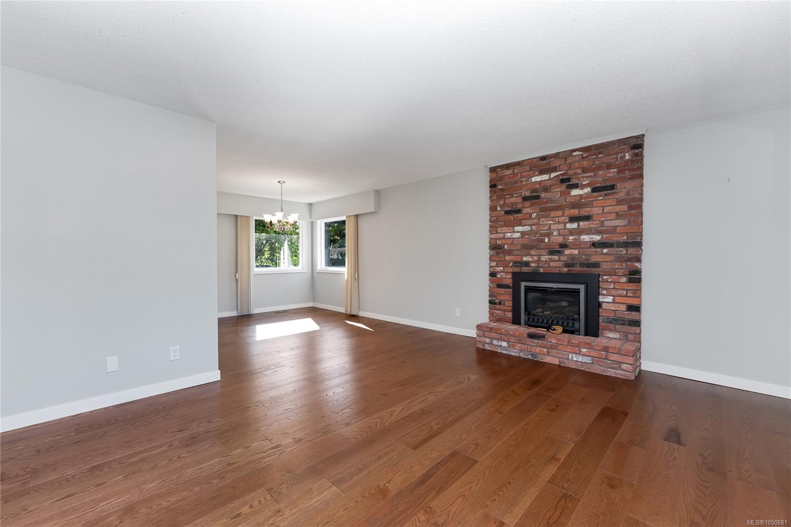553 Acland Ave photo 7