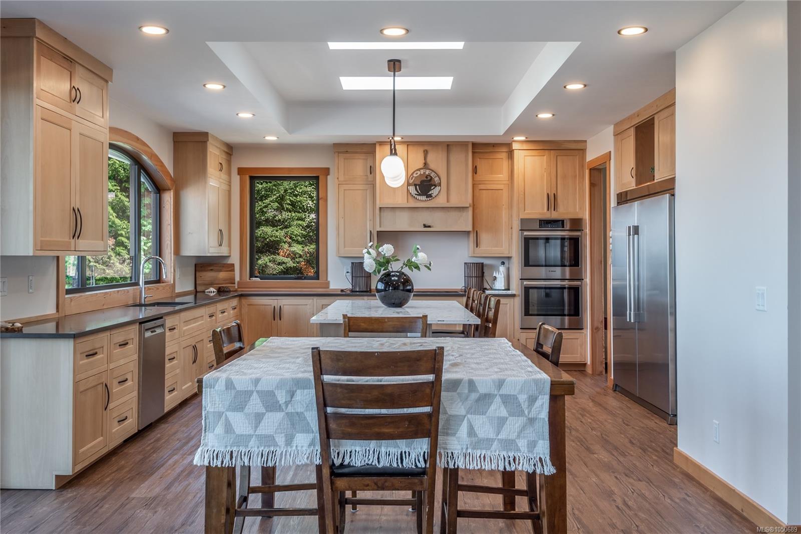 573 Horseshoe Rd — listing photo 12 of 54