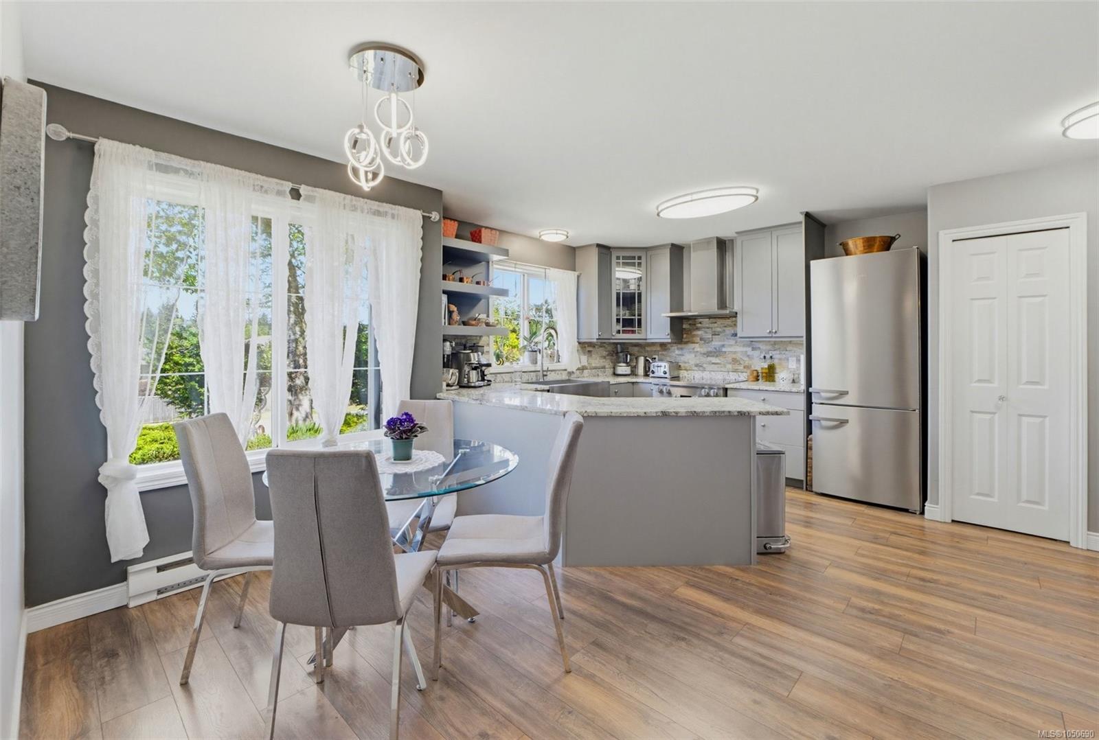 7201 Austins Pl — listing photo 9 of 38