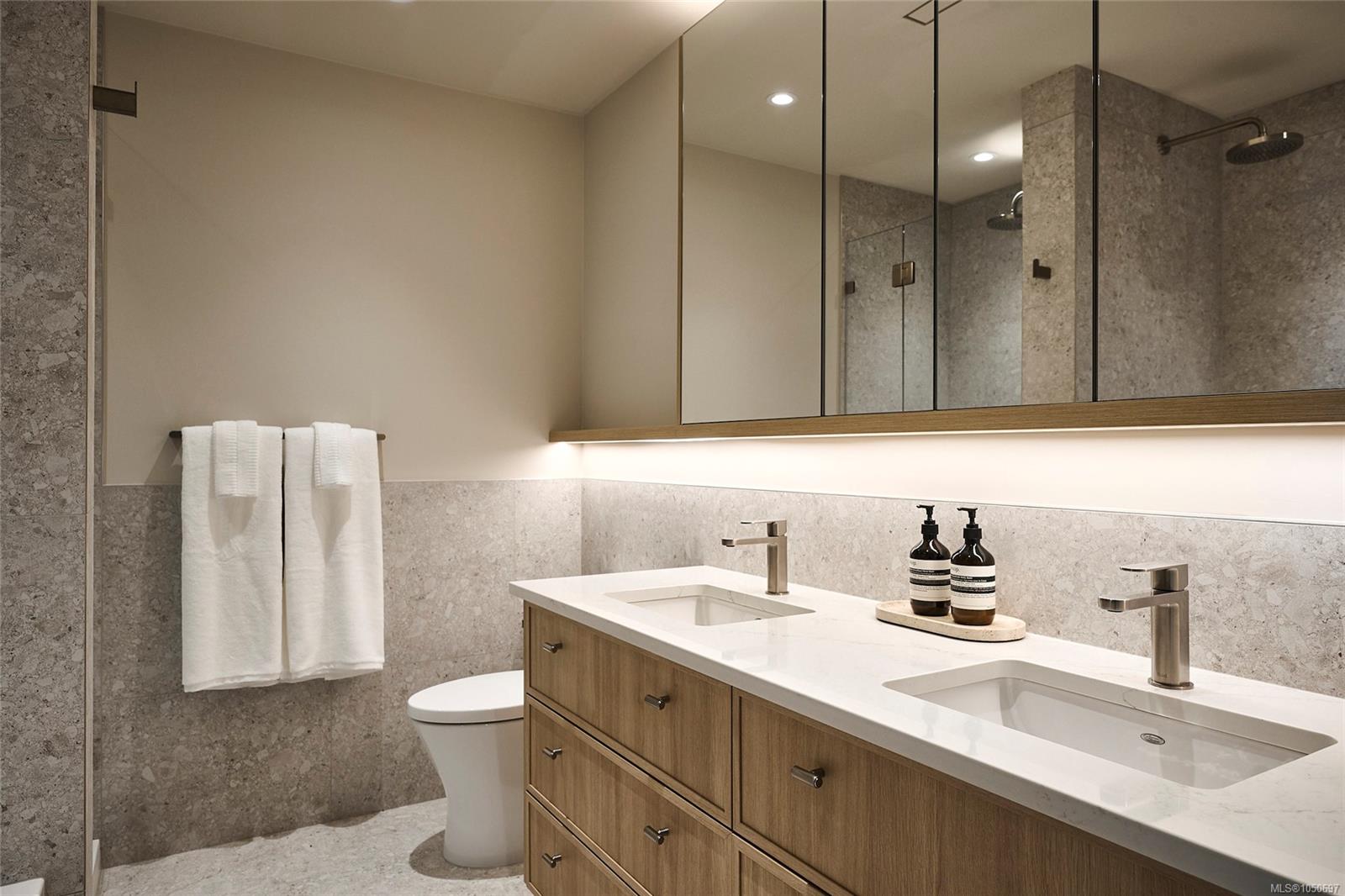 214-9522 Lochside Dr — listing photo 13 of 19