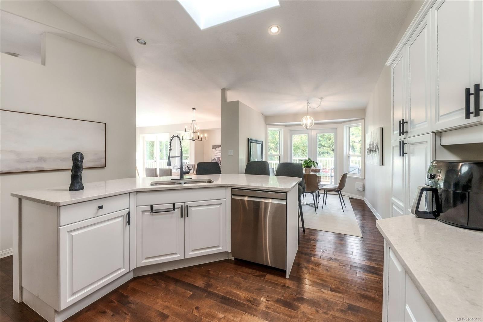 3361 Redden Rd — listing photo 8 of 69