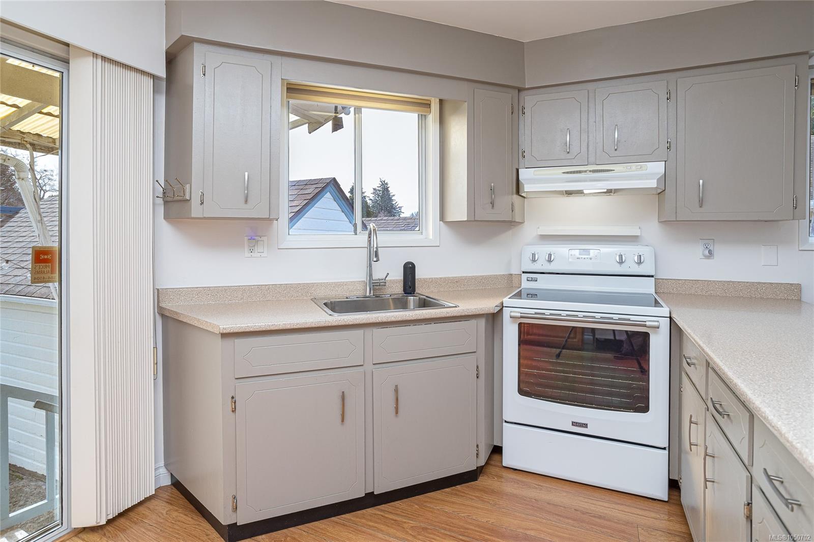 3155 Earl grey St — listing photo 13 of 49