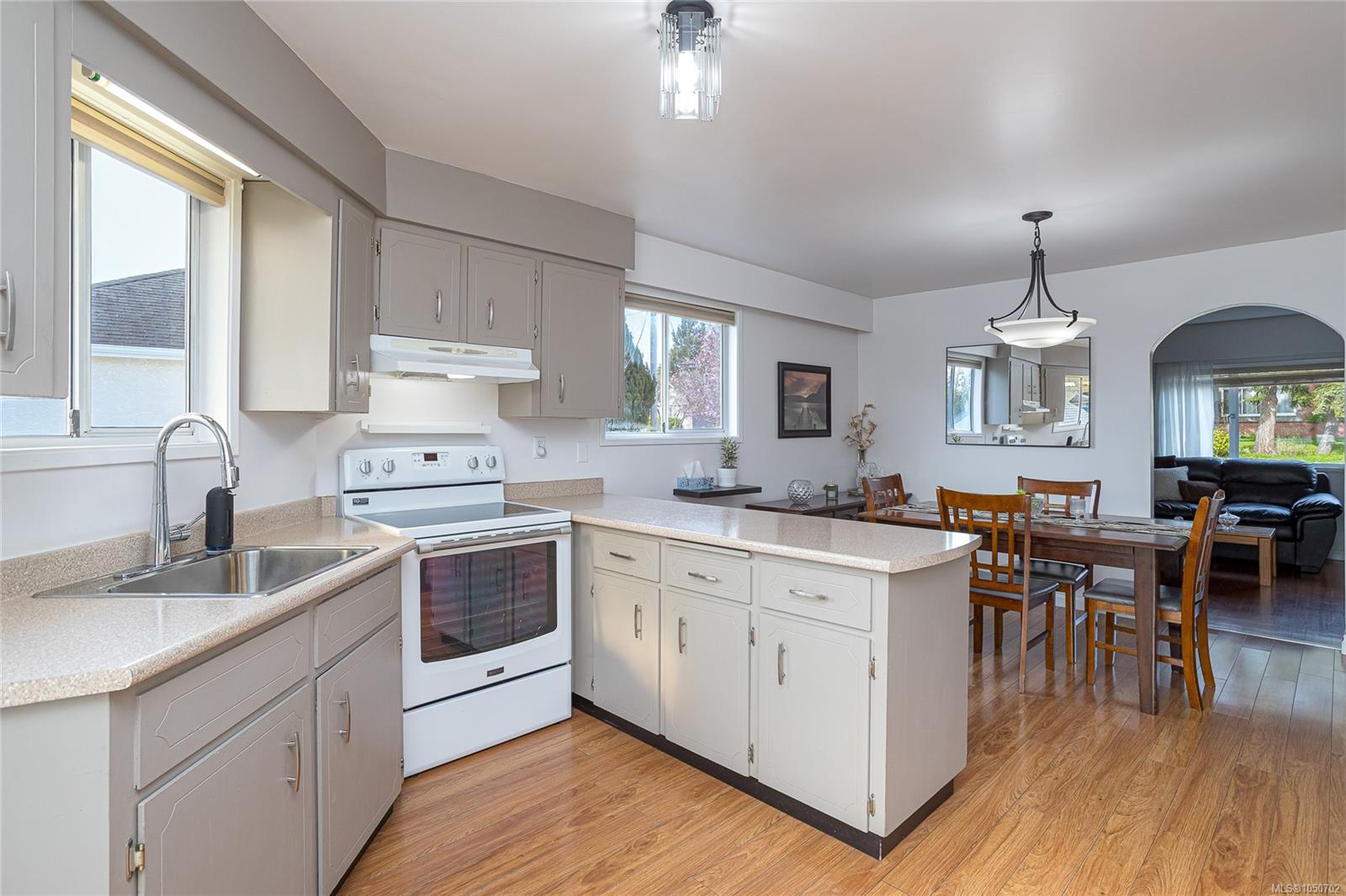 3155 Earl grey St — listing photo 14 of 49
