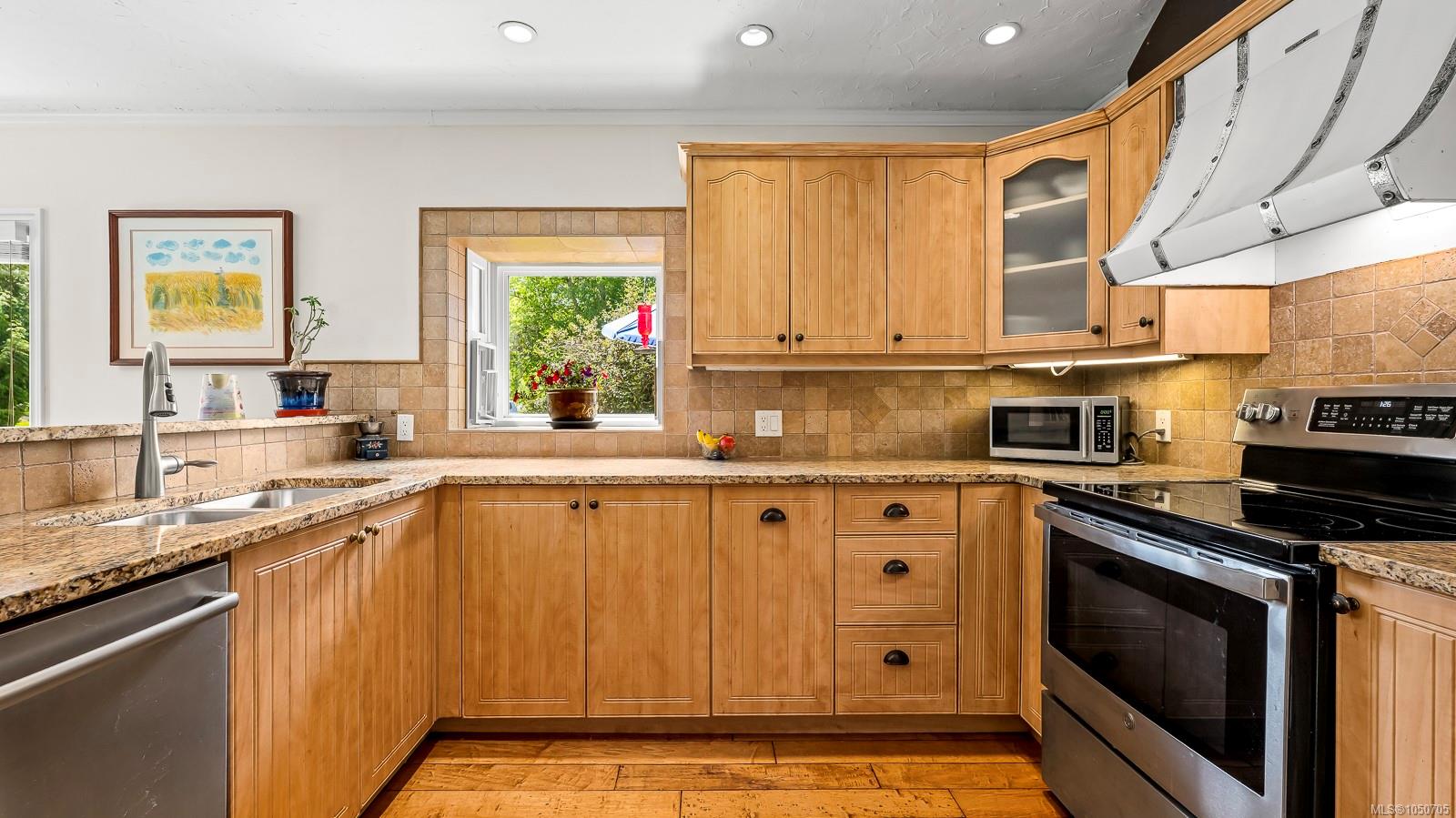 7410 Yake Rd — listing photo 8 of 42