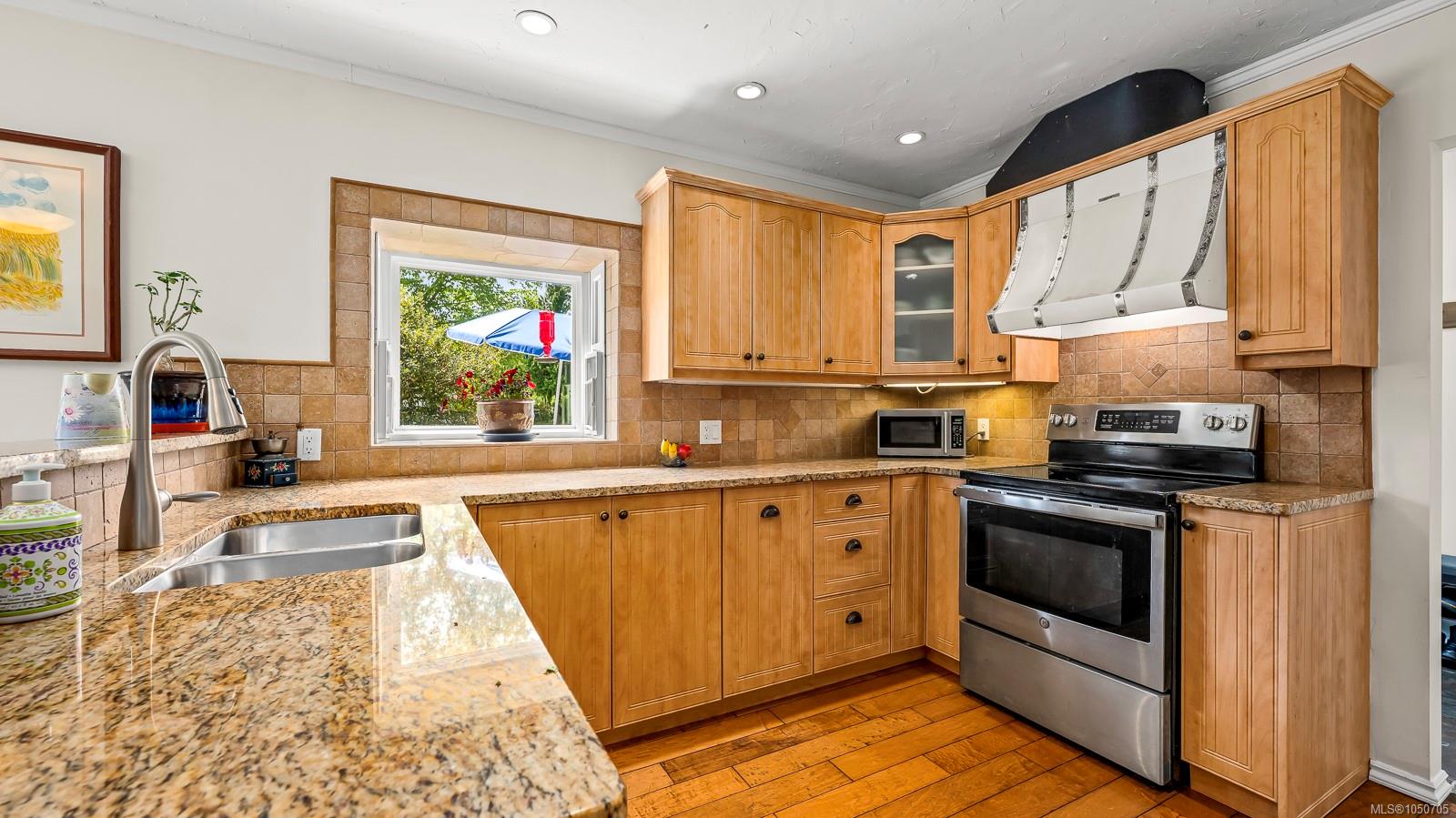 7410 Yake Rd — listing photo 9 of 42