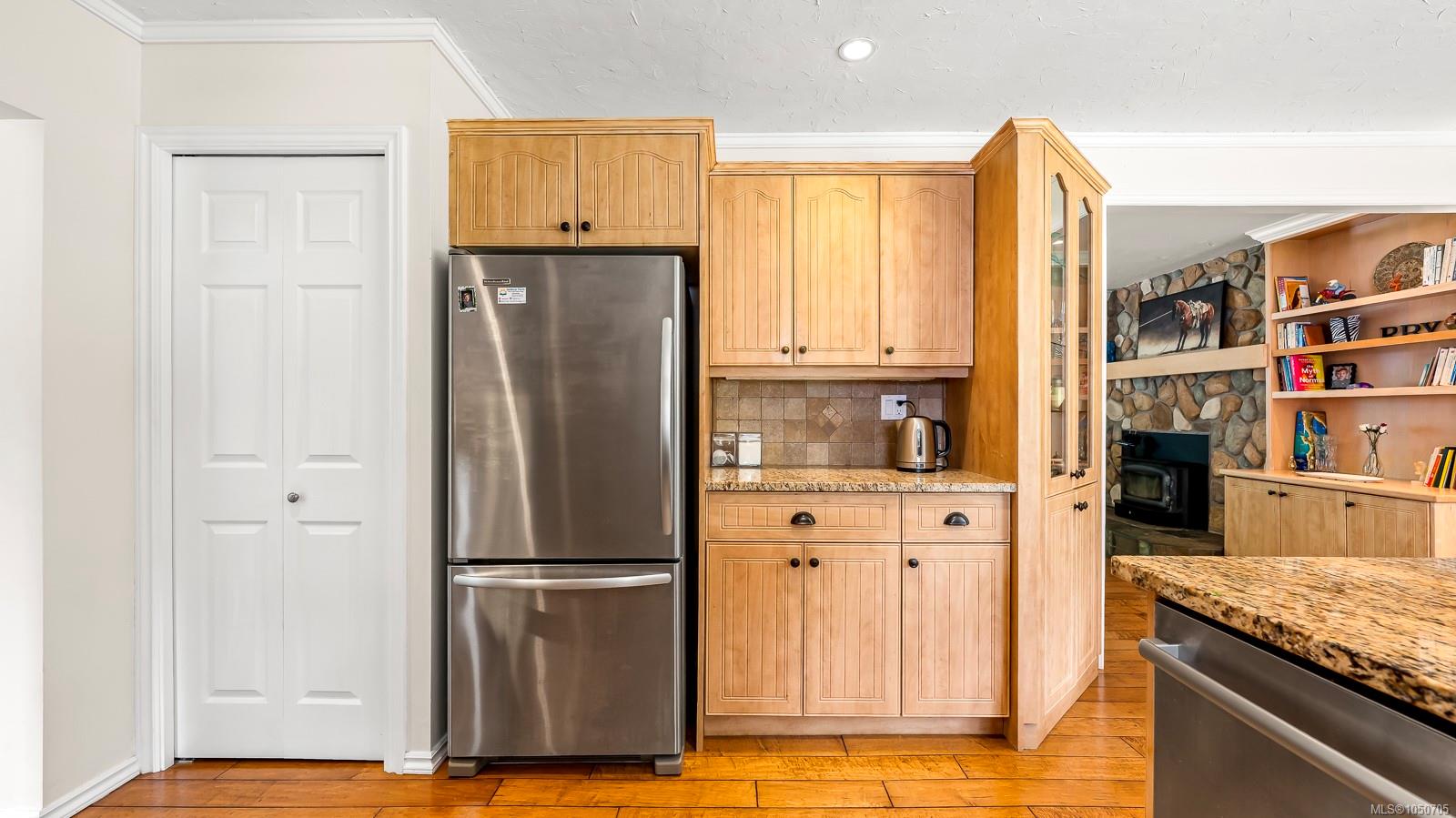 7410 Yake Rd — listing photo 10 of 42