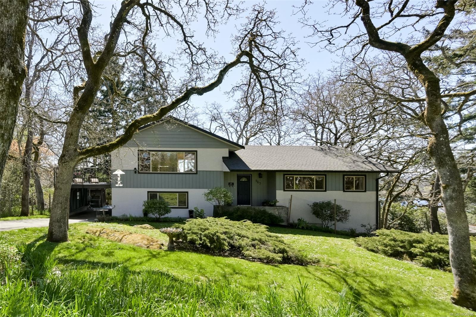 967 Ridgeway St, Saanich