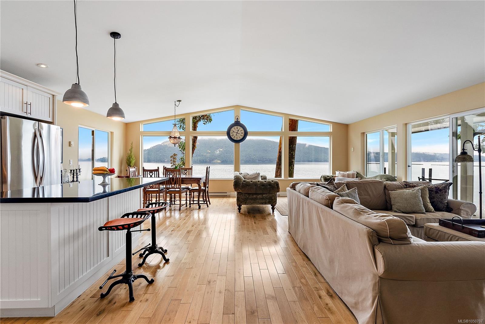 976 Lands End Rd — listing photo 8 of 32