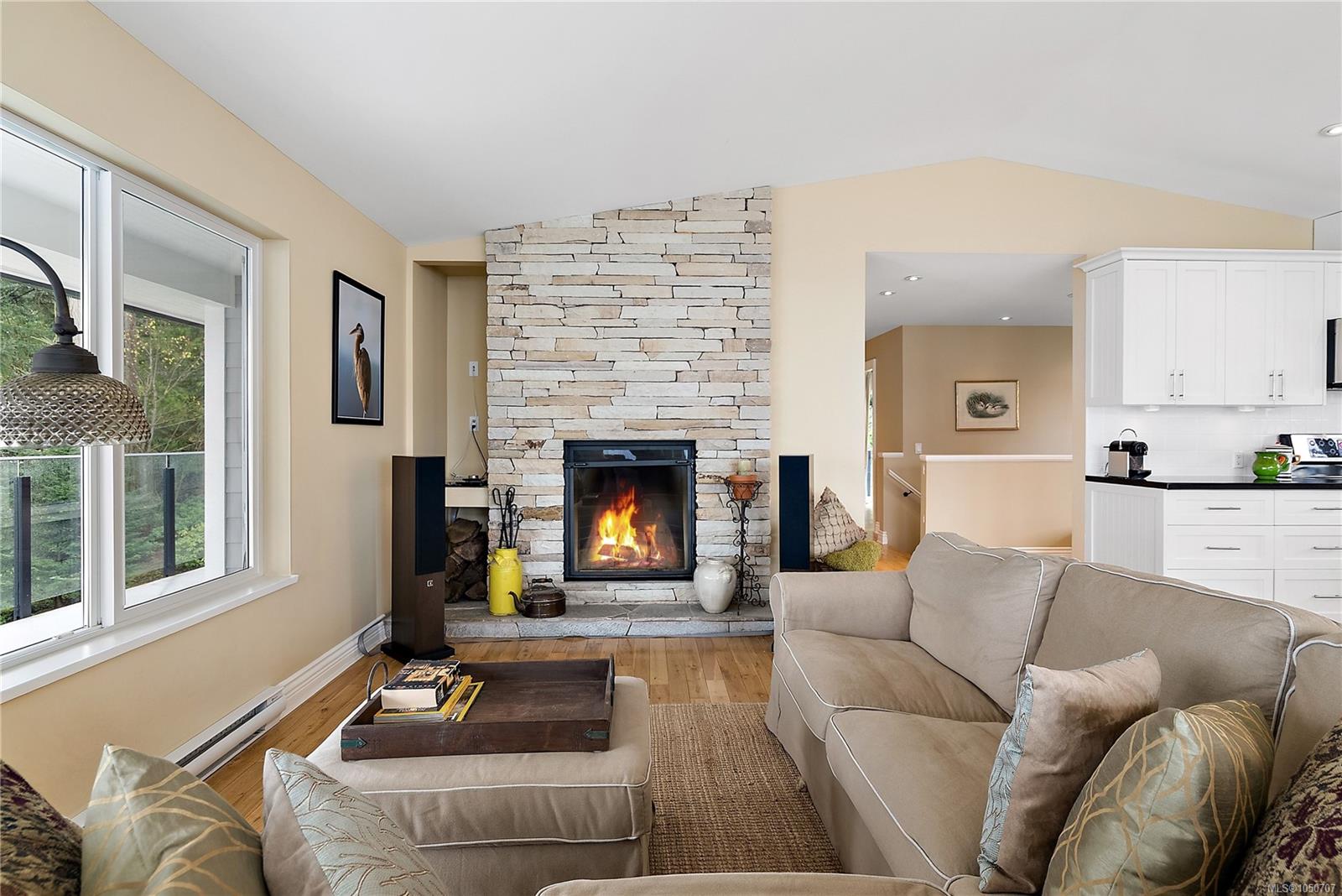 976 Lands End Rd — listing photo 9 of 32