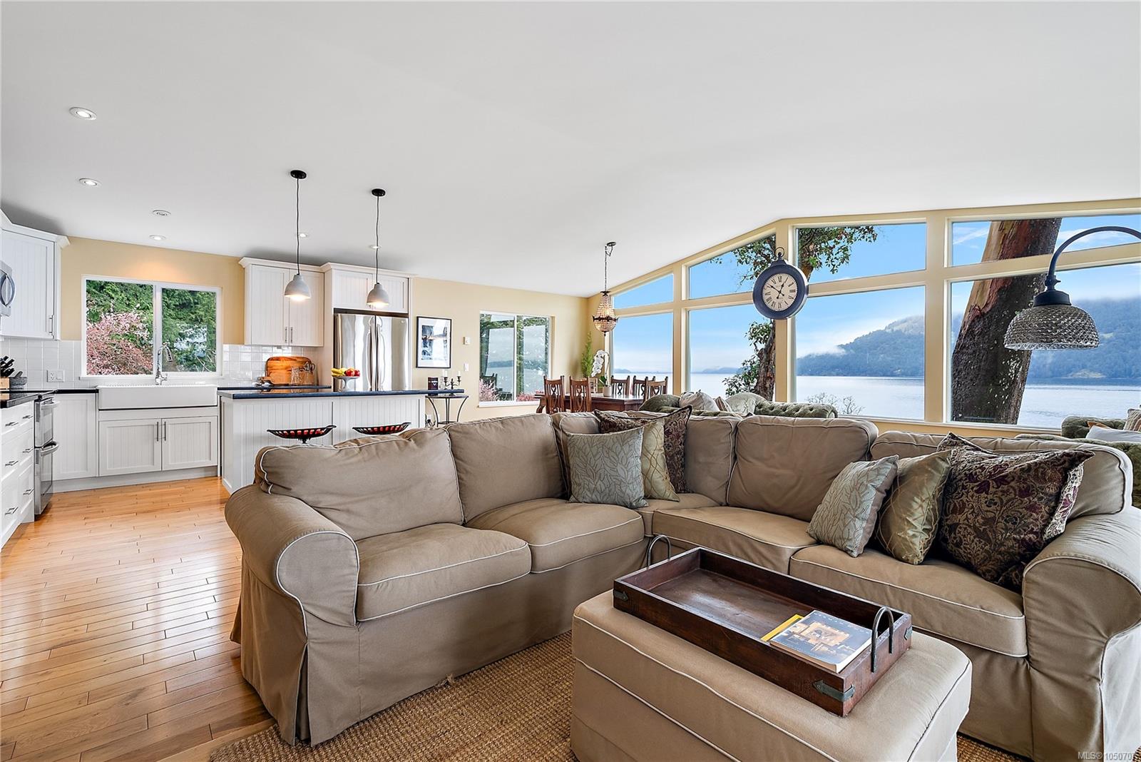 976 Lands End Rd — listing photo 10 of 32