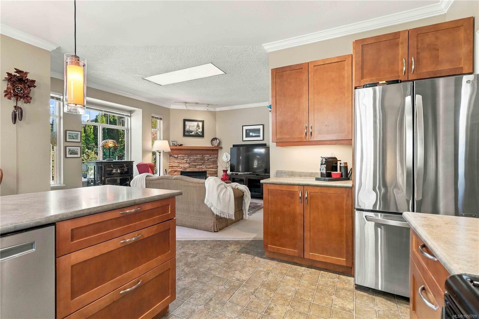 2409 Poplar Dr — listing photo 13 of 35