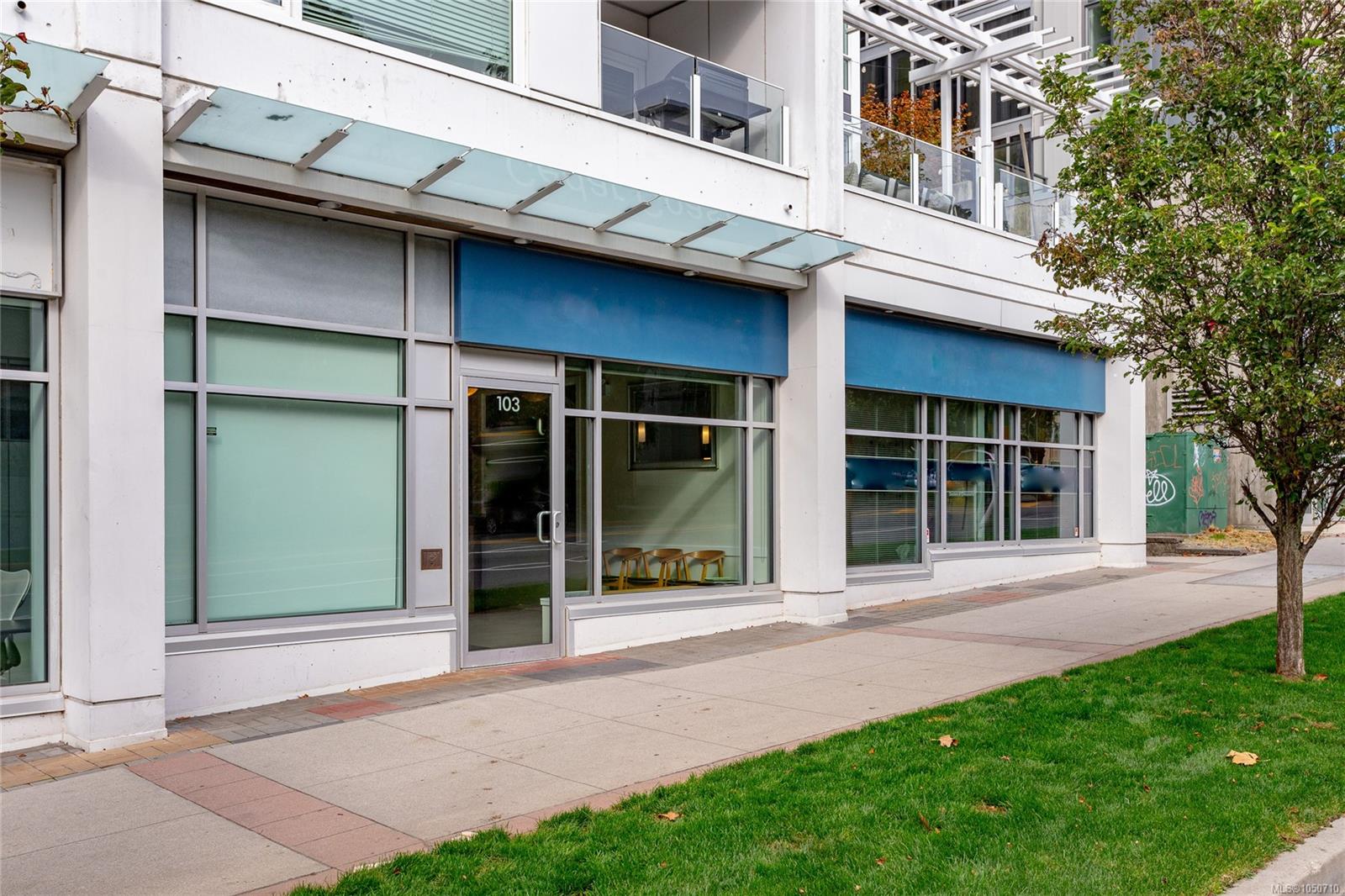 103-1090 Johnson St — listing photo 4 of 29