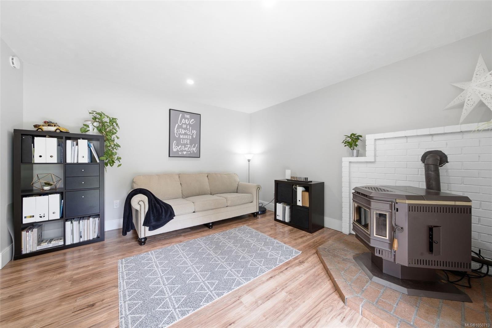8-6766 Central Saanich Rd — listing photo 12 of 34