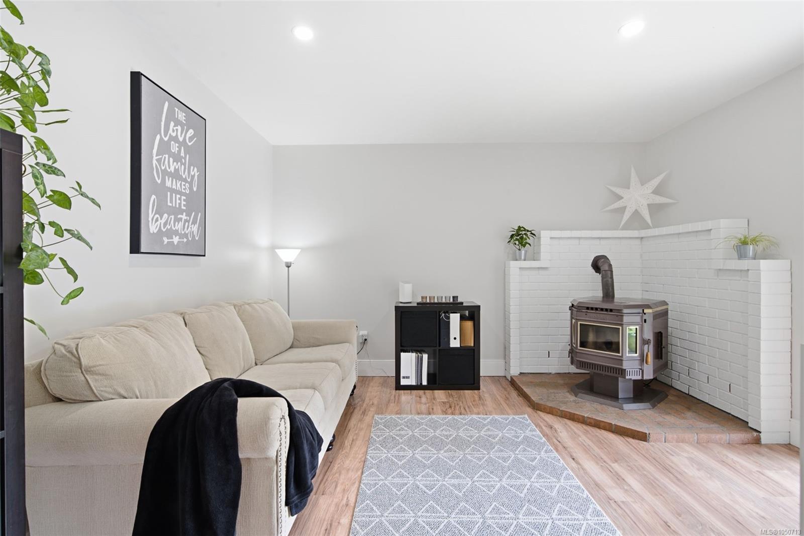 8-6766 Central Saanich Rd — listing photo 10 of 34