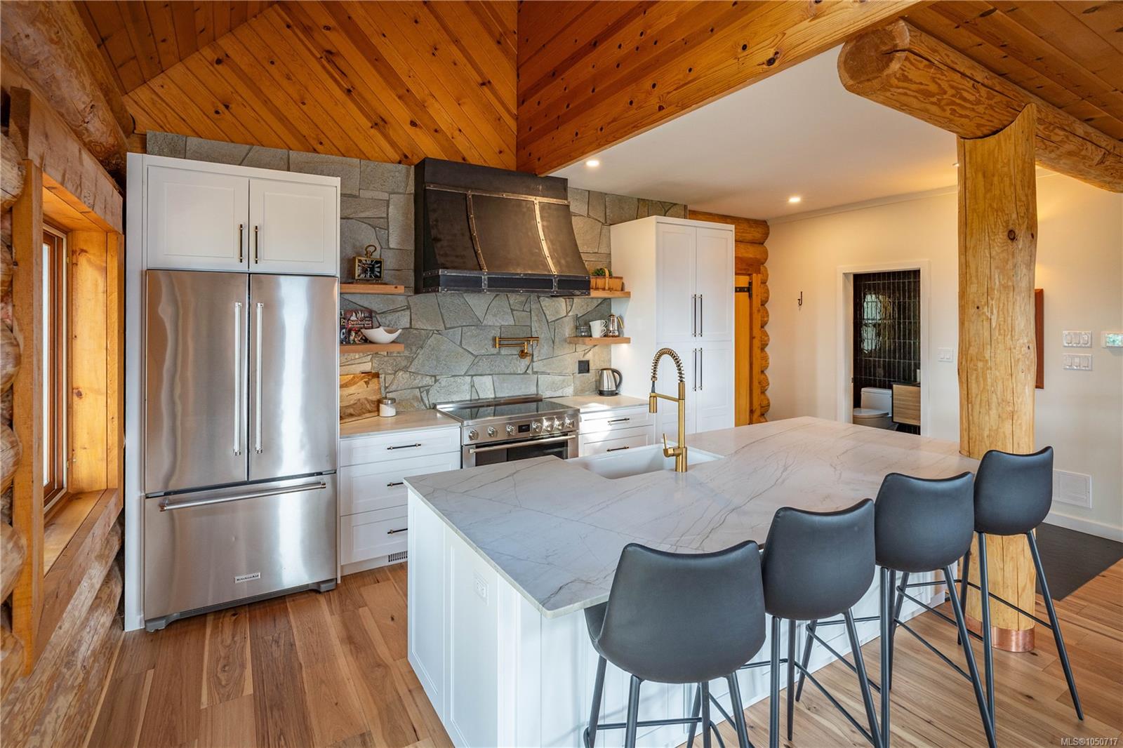 8030 Trans Canada Hwy — listing photo 9 of 41