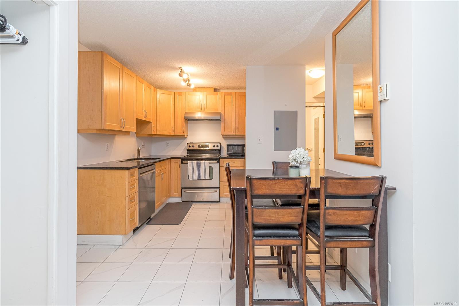 101-827 North Park St — listing photo 13 of 30