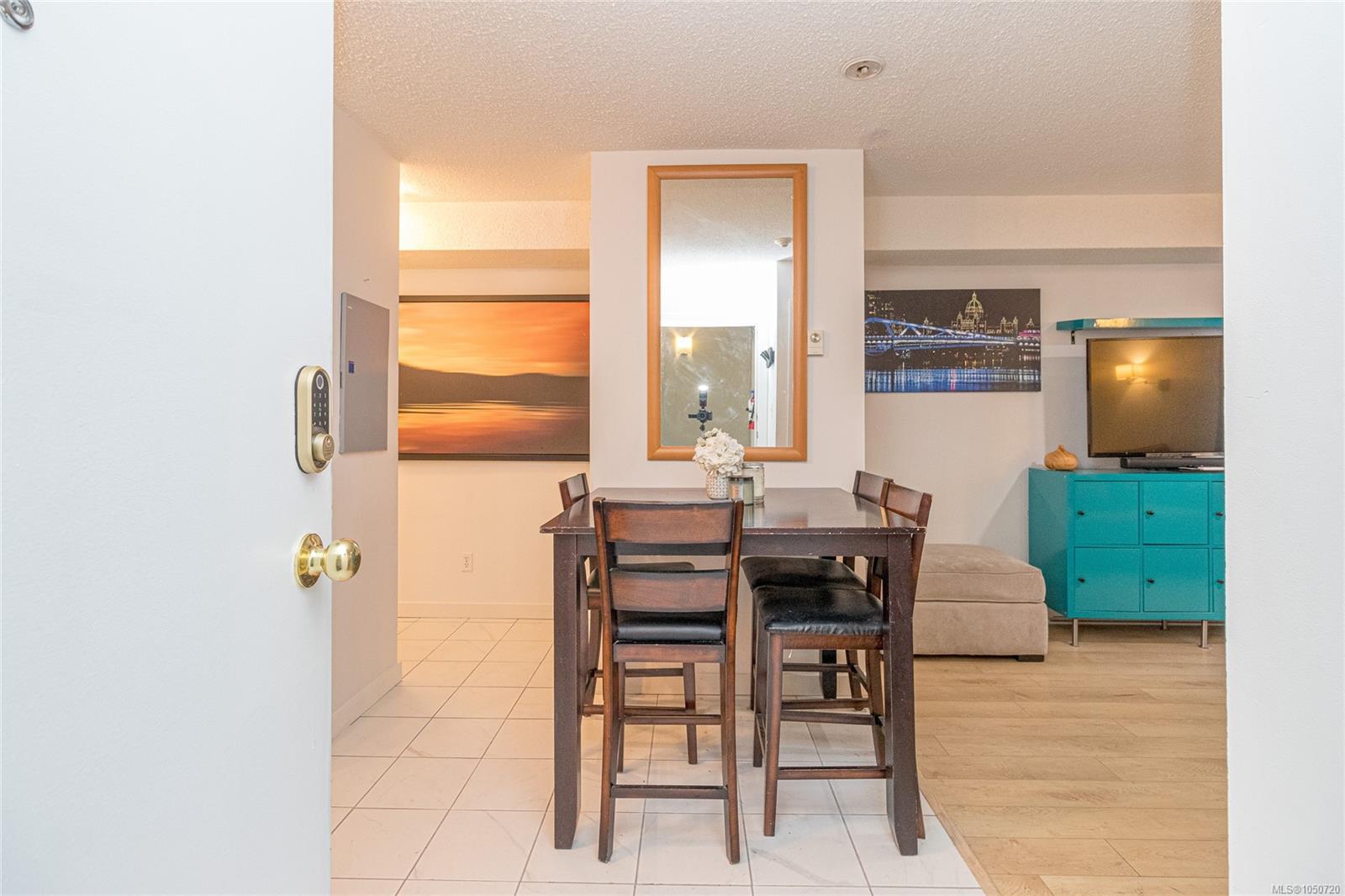 101-827 North Park St — listing photo 10 of 30