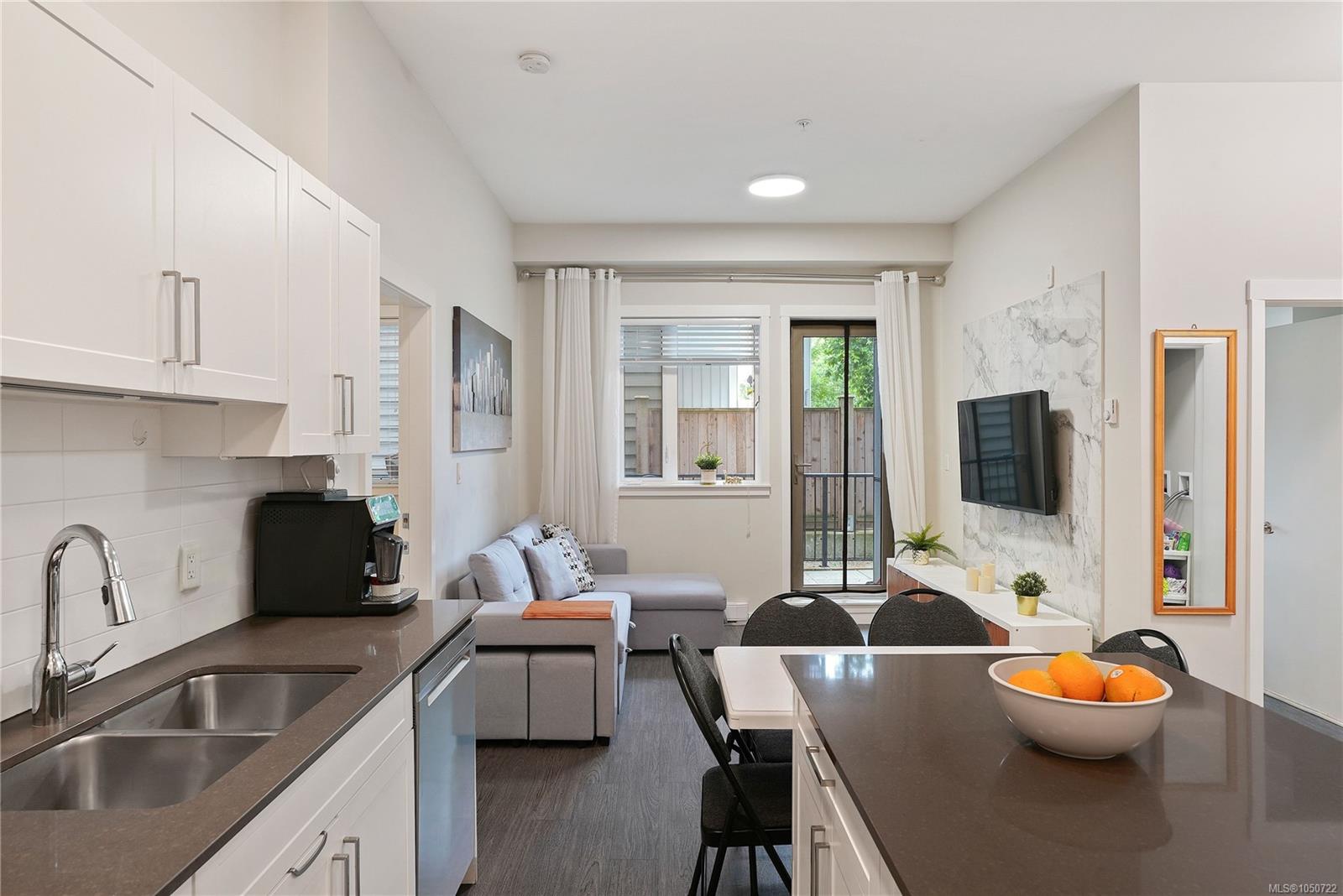 104-2843 Jacklin Rd — listing photo 4 of 23