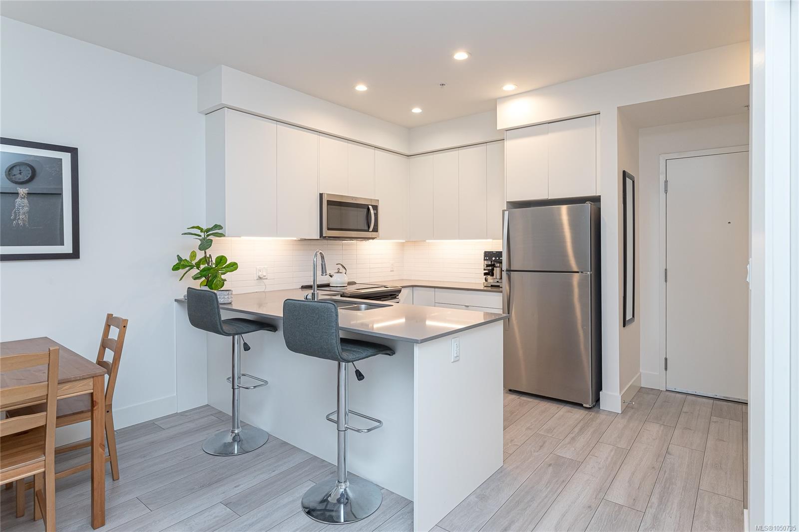 312-991 McKenzie Ave — listing photo 13 of 37