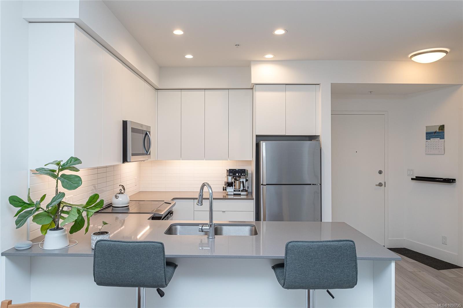 312-991 McKenzie Ave — listing photo 14 of 37