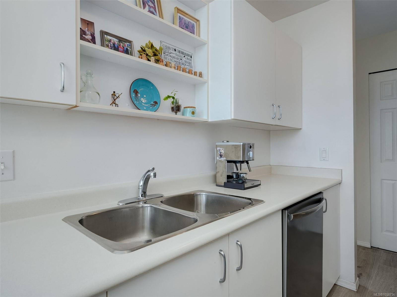 301-837 Selkirk Ave — listing photo 12 of 29