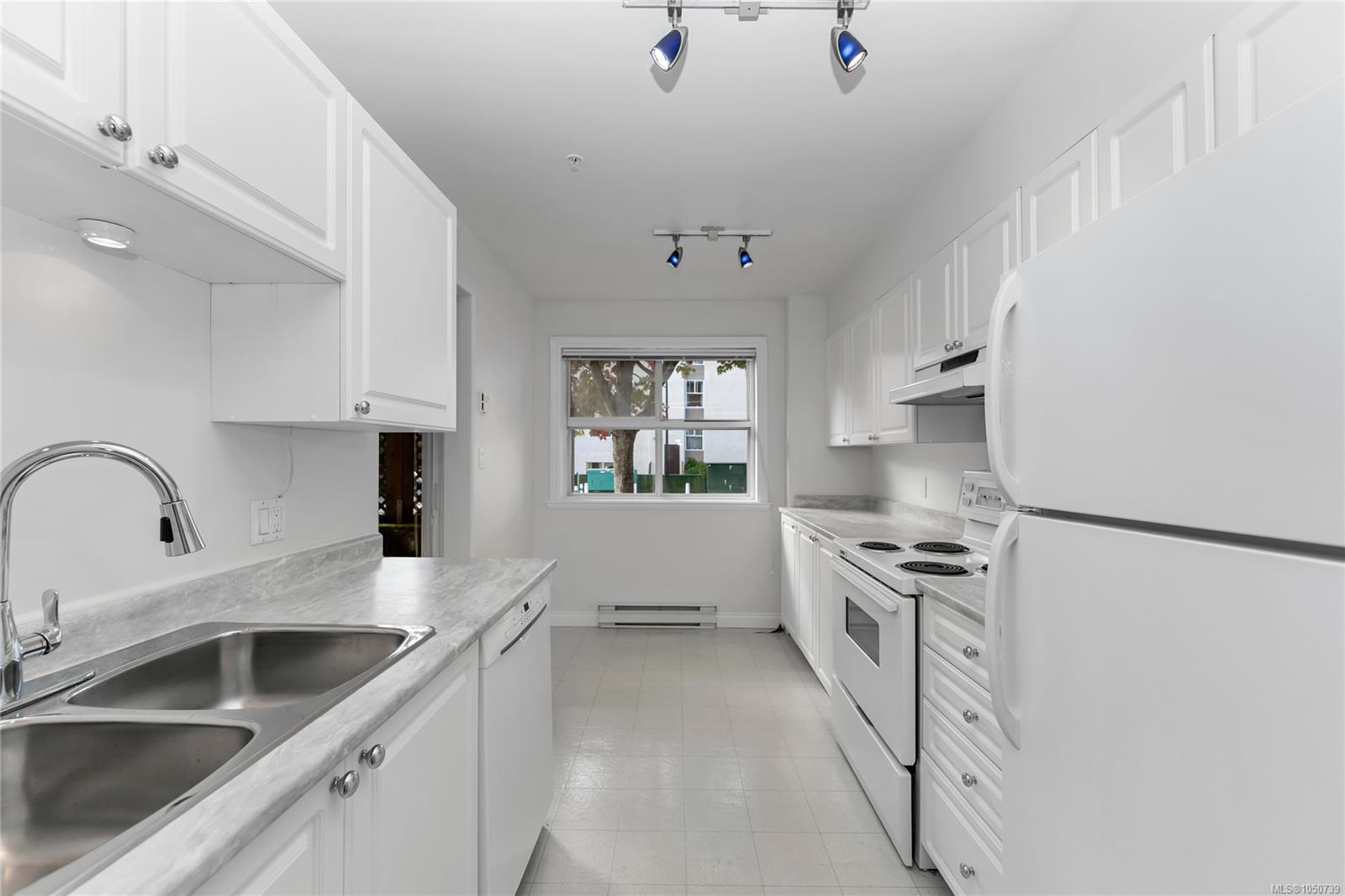 104-1580 Christmas Ave — listing photo 8 of 26