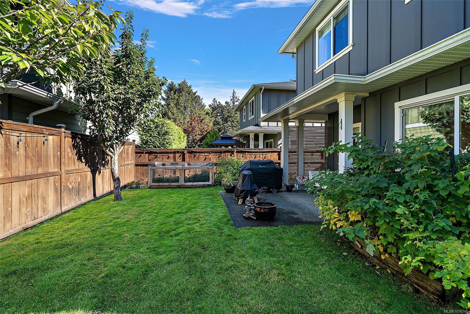 224 Traverse Close photo 7