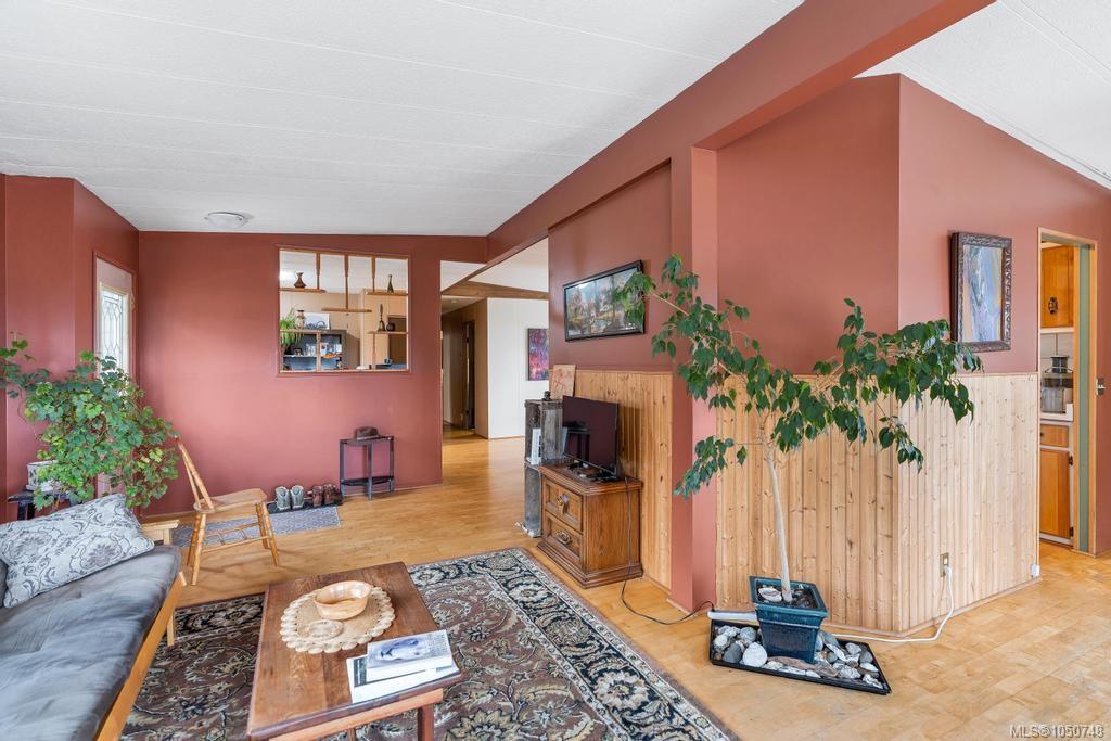 11090 Chemainus Rd — listing photo 8 of 47