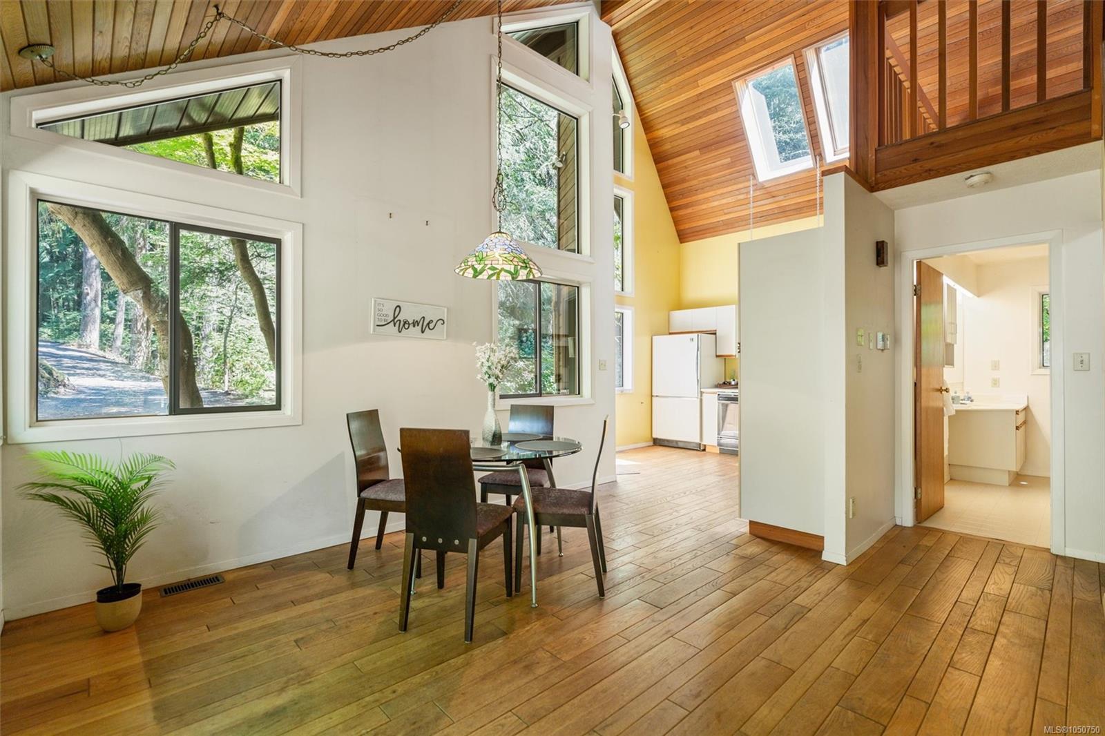 649 Lost Lake Rd — listing photo 12 of 50