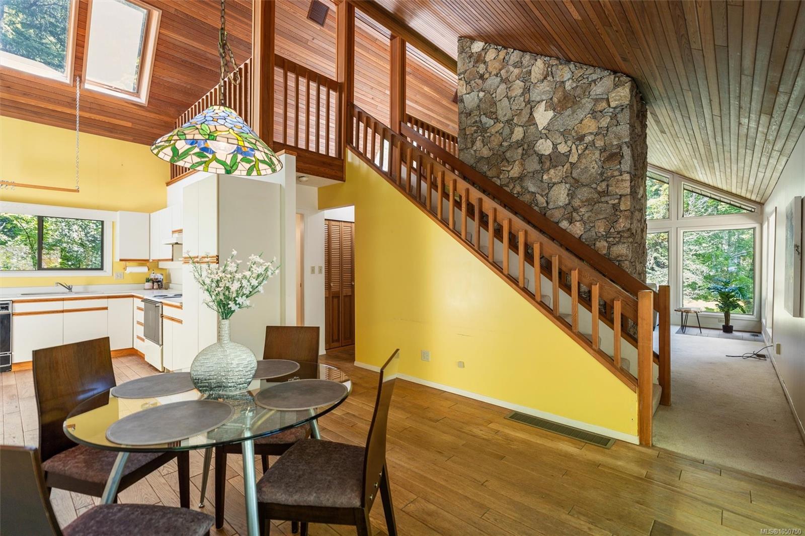 649 Lost Lake Rd — listing photo 14 of 50