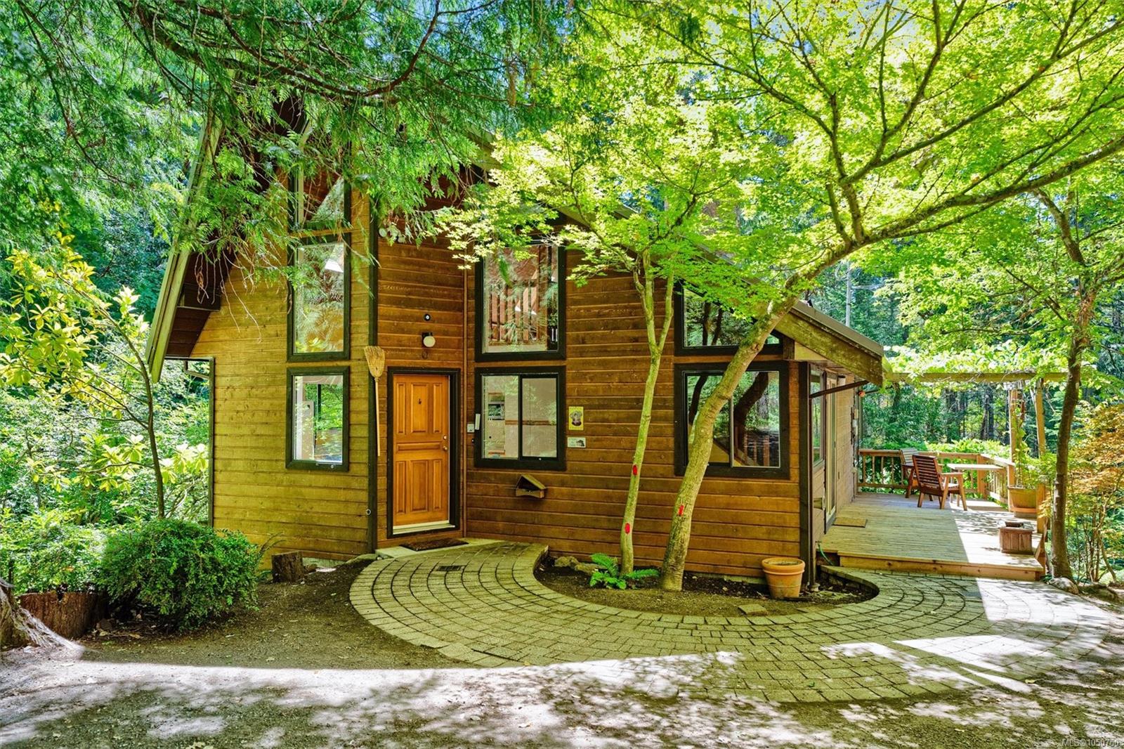 649 Lost Lake Rd — listing photo 3 of 50