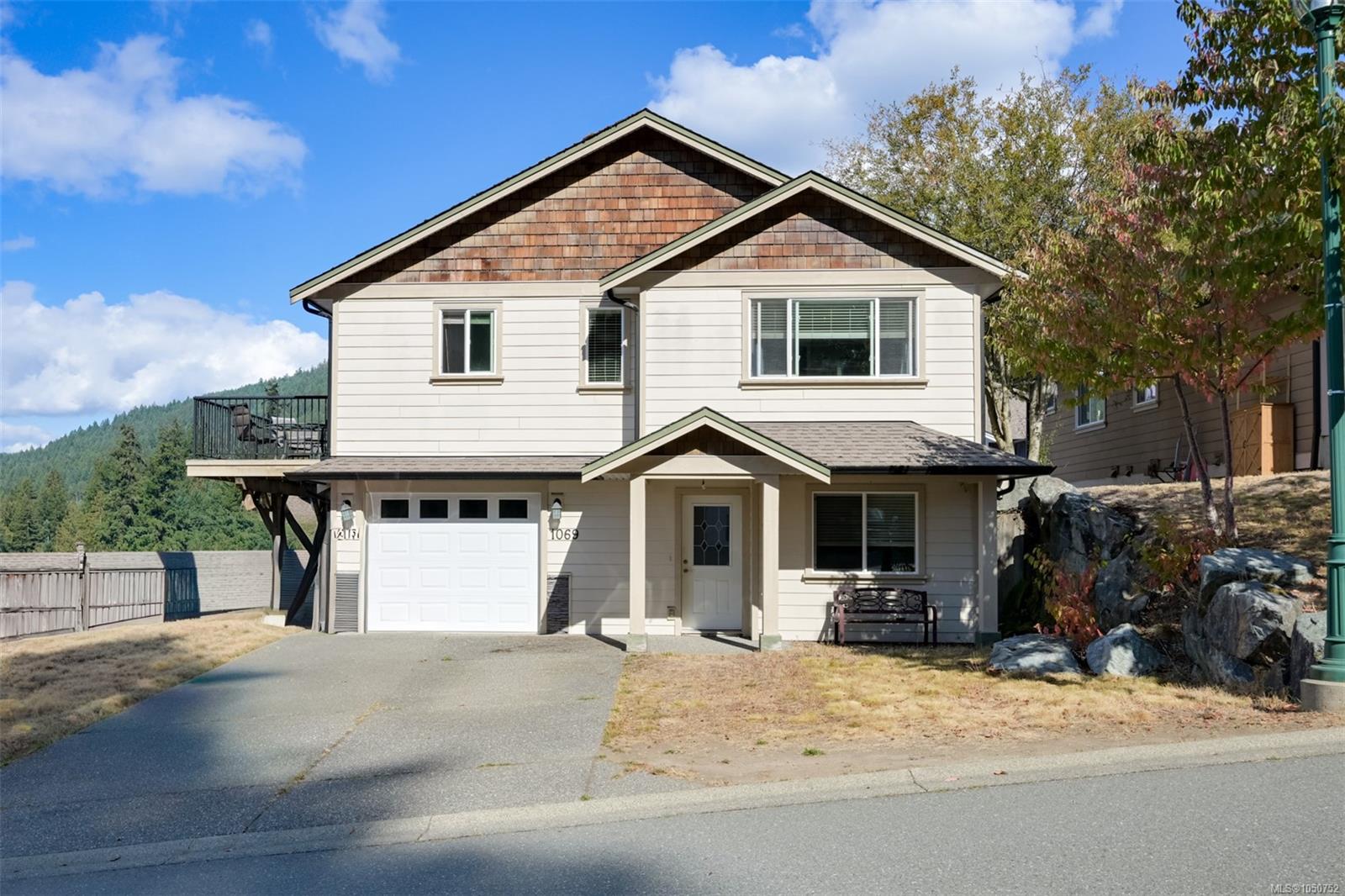 1069 Fitzgerald Rd — listing photo 2 of 52
