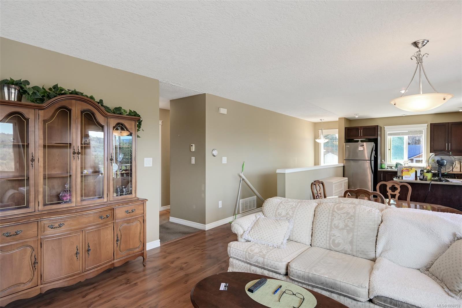 1069 Fitzgerald Rd — listing photo 11 of 52