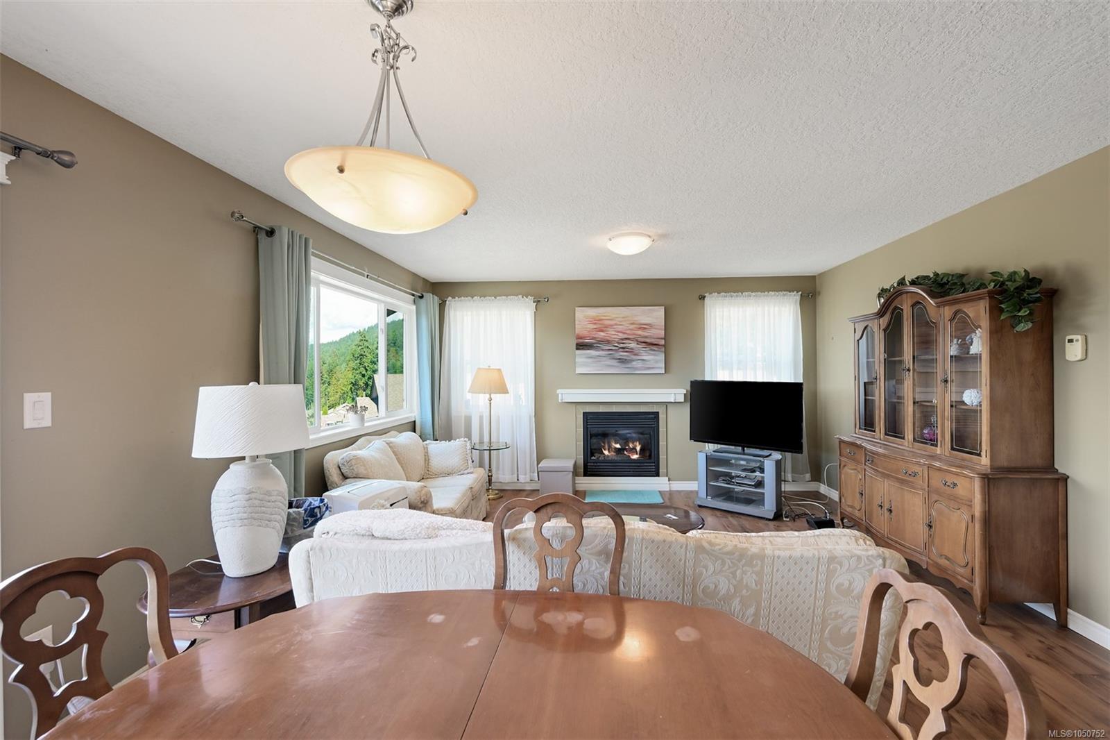 1069 Fitzgerald Rd — listing photo 9 of 52