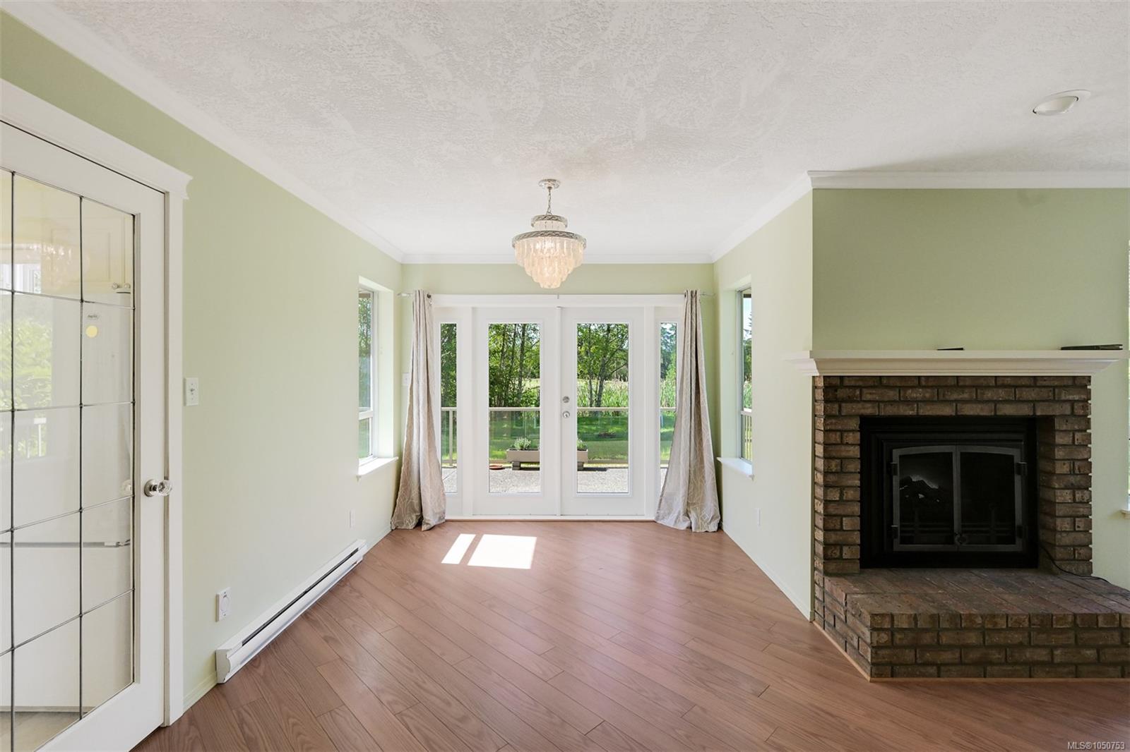 574 Cedar Cres — listing photo 13 of 66