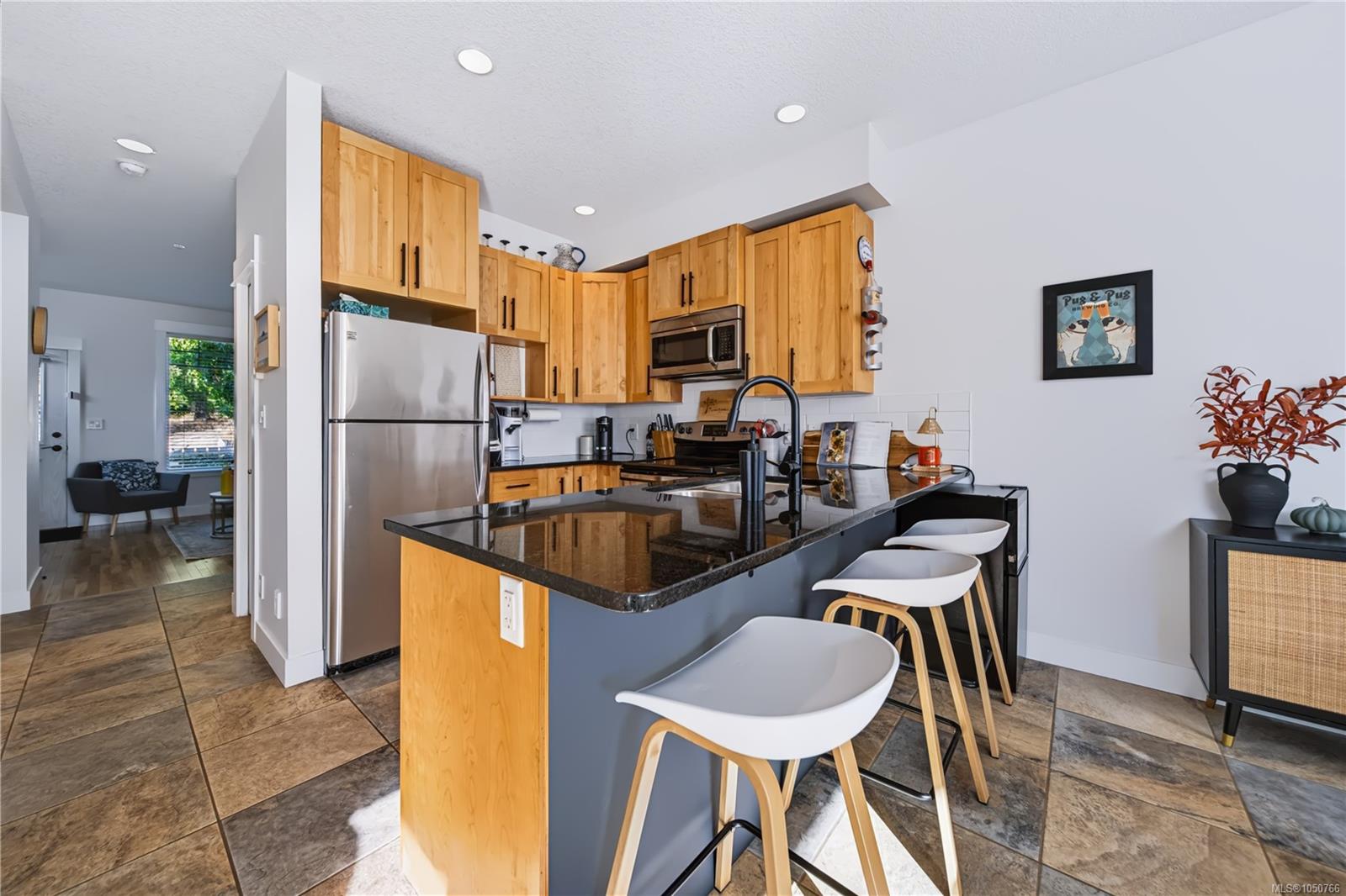 102-6057 Doumont Rd — listing photo 4 of 26