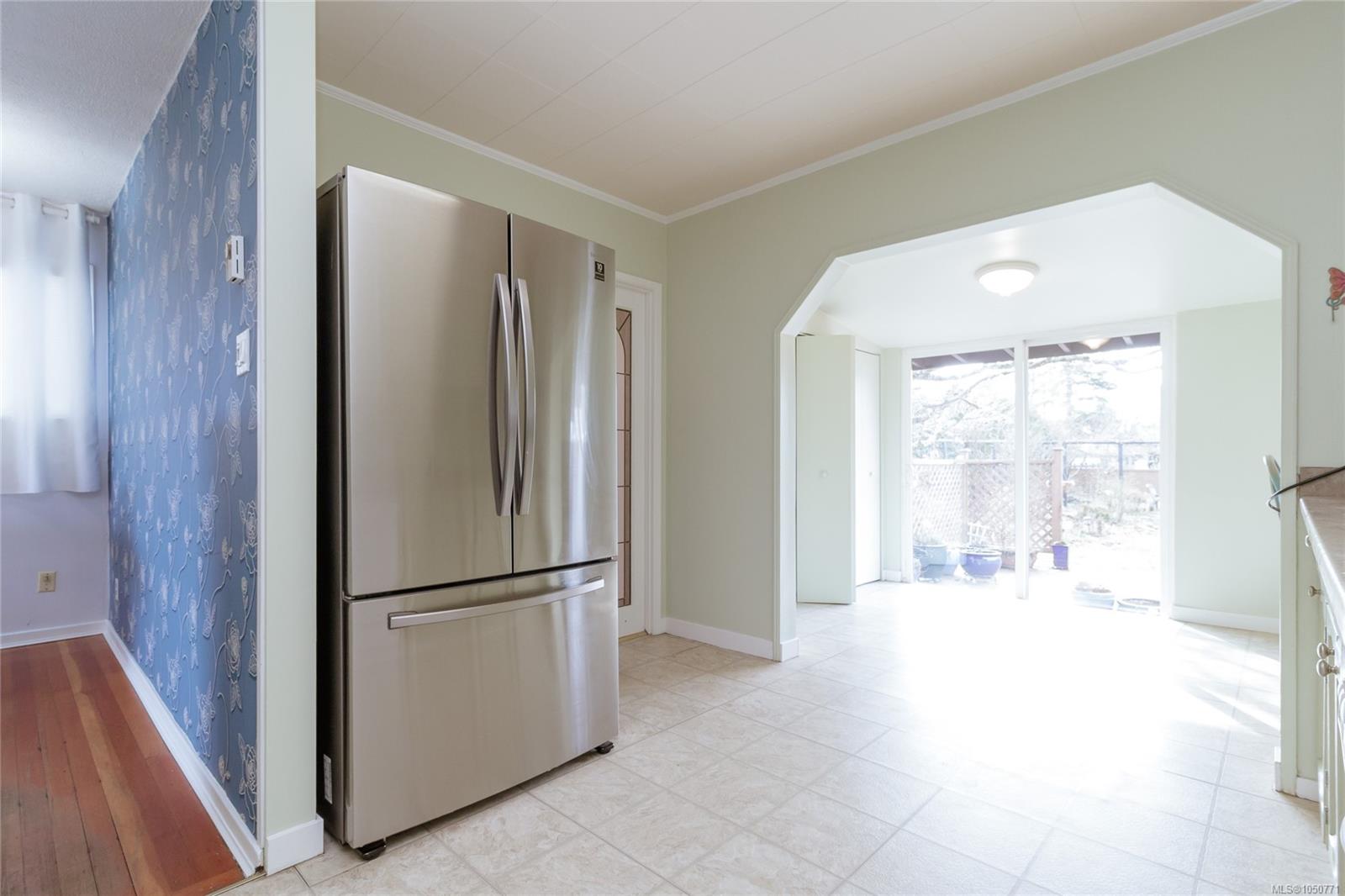 1747 Newton St — listing photo 14 of 38