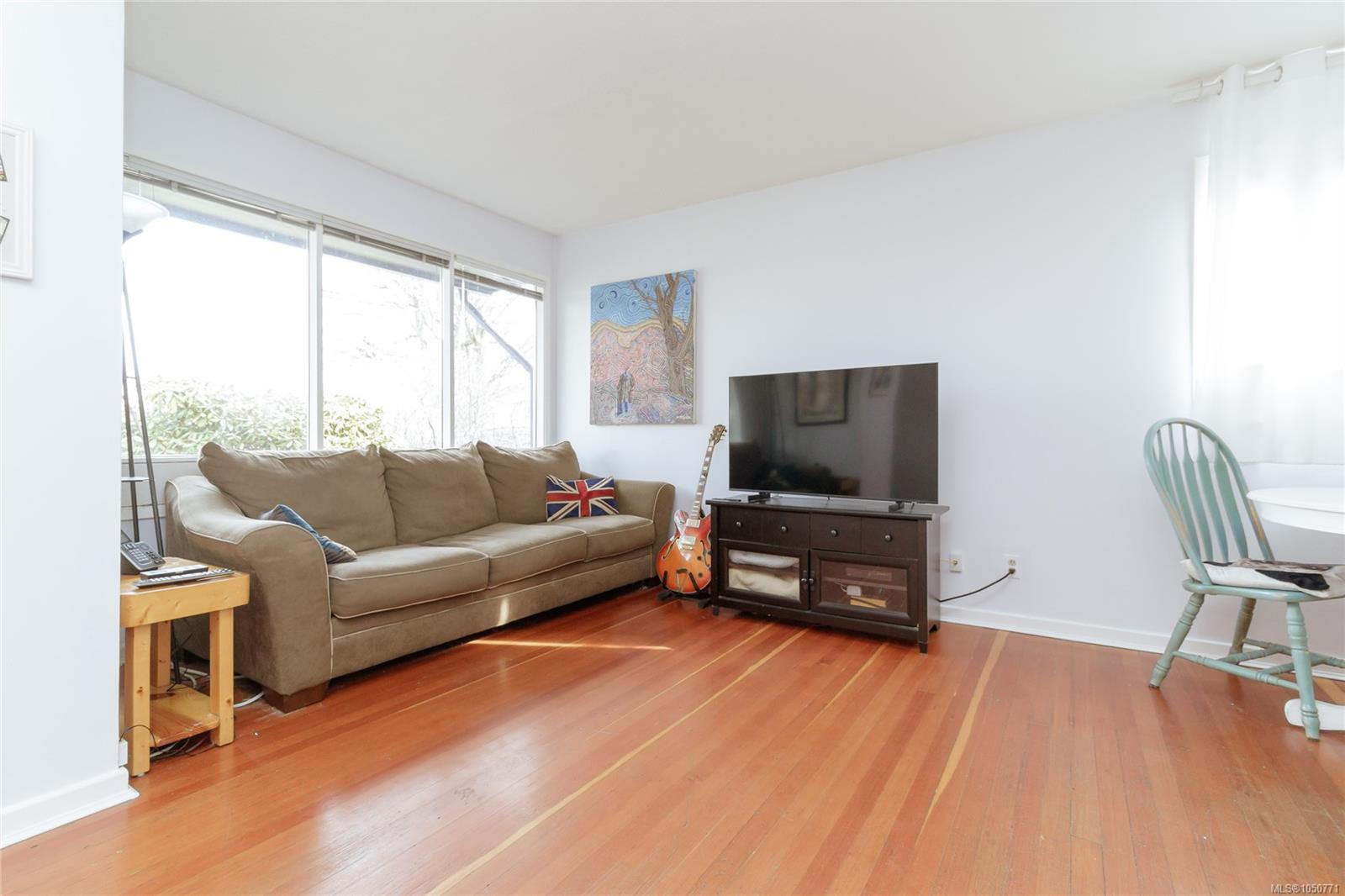 1747 Newton St photo 5